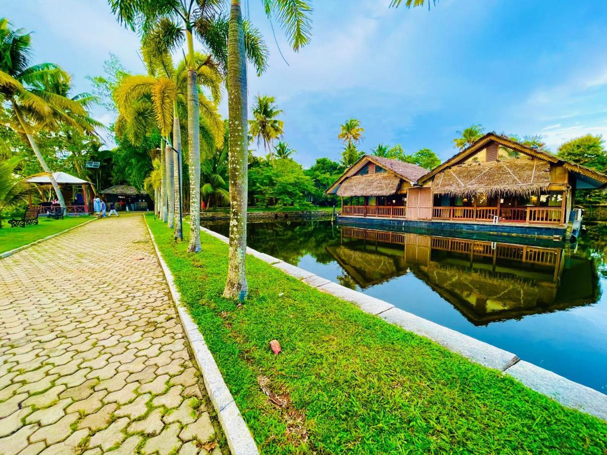 Plumeria Lake Resort & Spa Vayalār Exteriör bild