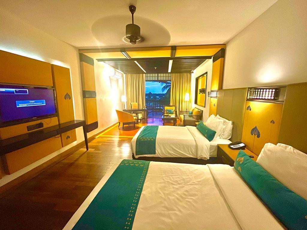 Plumeria Lake Resort & Spa Vayalār Exteriör bild