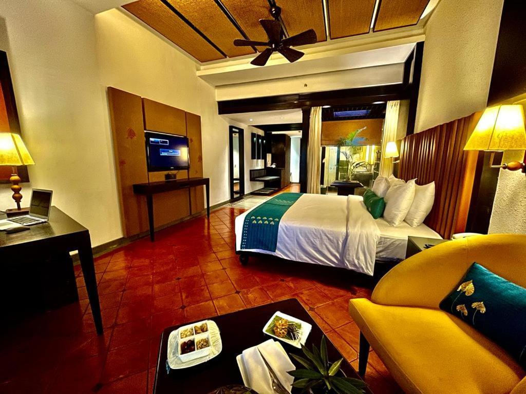 Plumeria Lake Resort & Spa Vayalār Exteriör bild